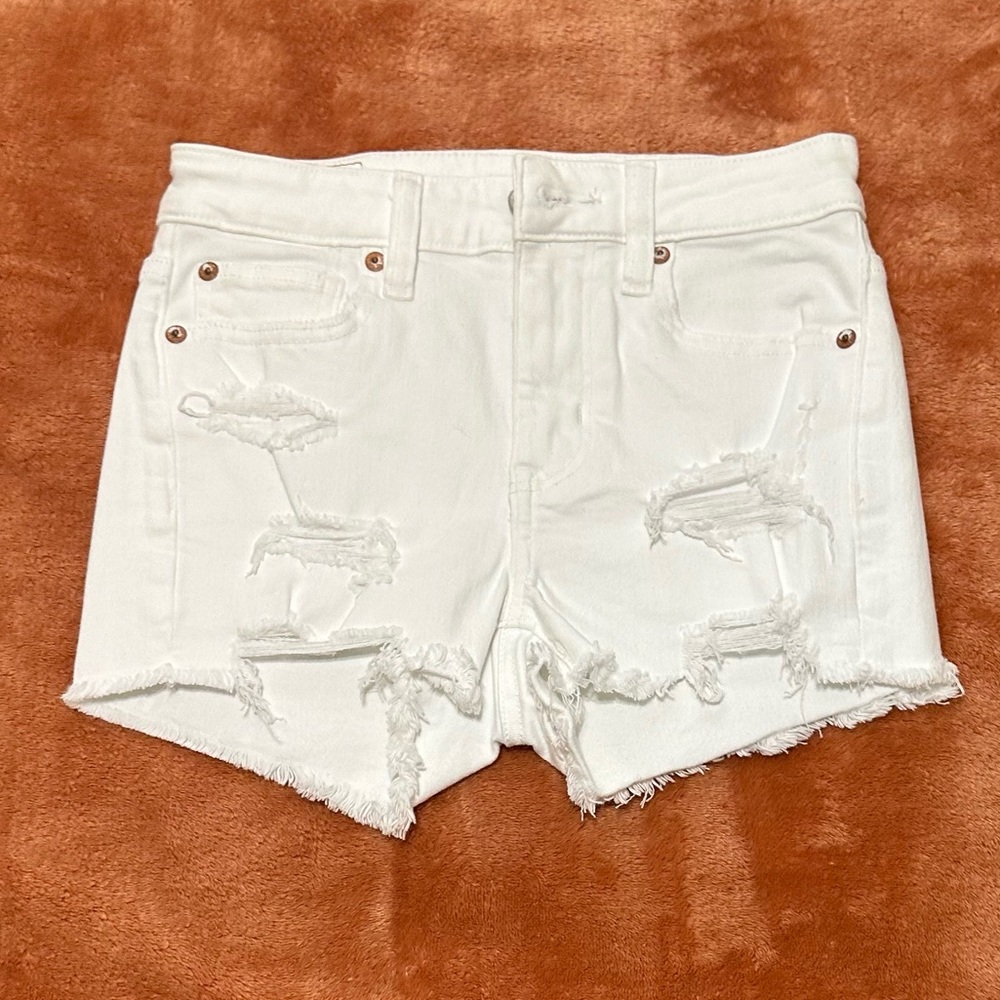 AMERICAN EAGLE white high rise shorts. Size 00
